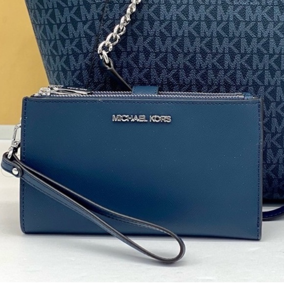 Michael Kors DoubleZip Wallet
Wristlet Navy - Picture 9 of 14